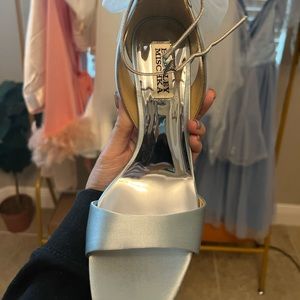 Something blue BADGLEY
MISCHKA